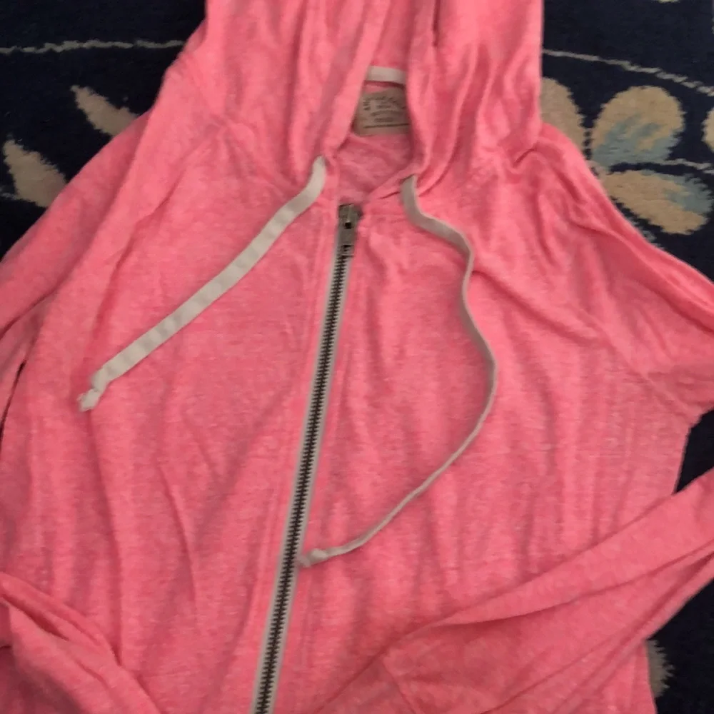 American Eagle hot pink lightweight zip-up - Picture 3 of 4